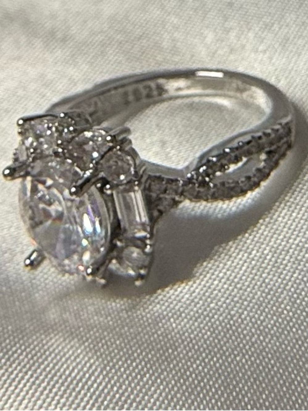 925 Sterling Silver Oval Moissanite Like Halo Statement Ring Size 6 - Picture 7 of 10